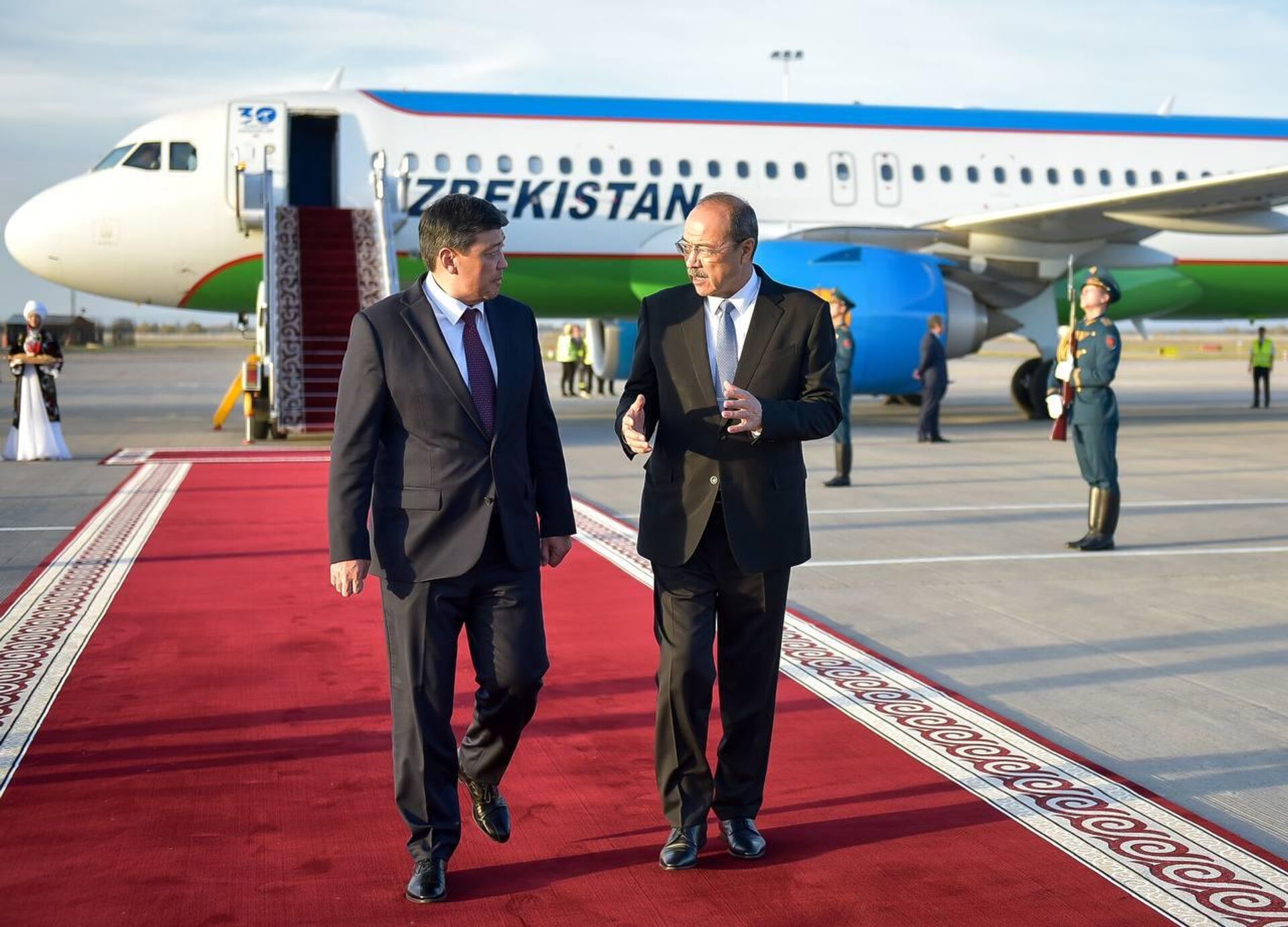 Премьер-министр Республики Узбекистан Абдулла Арипов прибыл в Кыргызскую Республику. - Sputnik Узбекистан, 1920, 25.10.2023