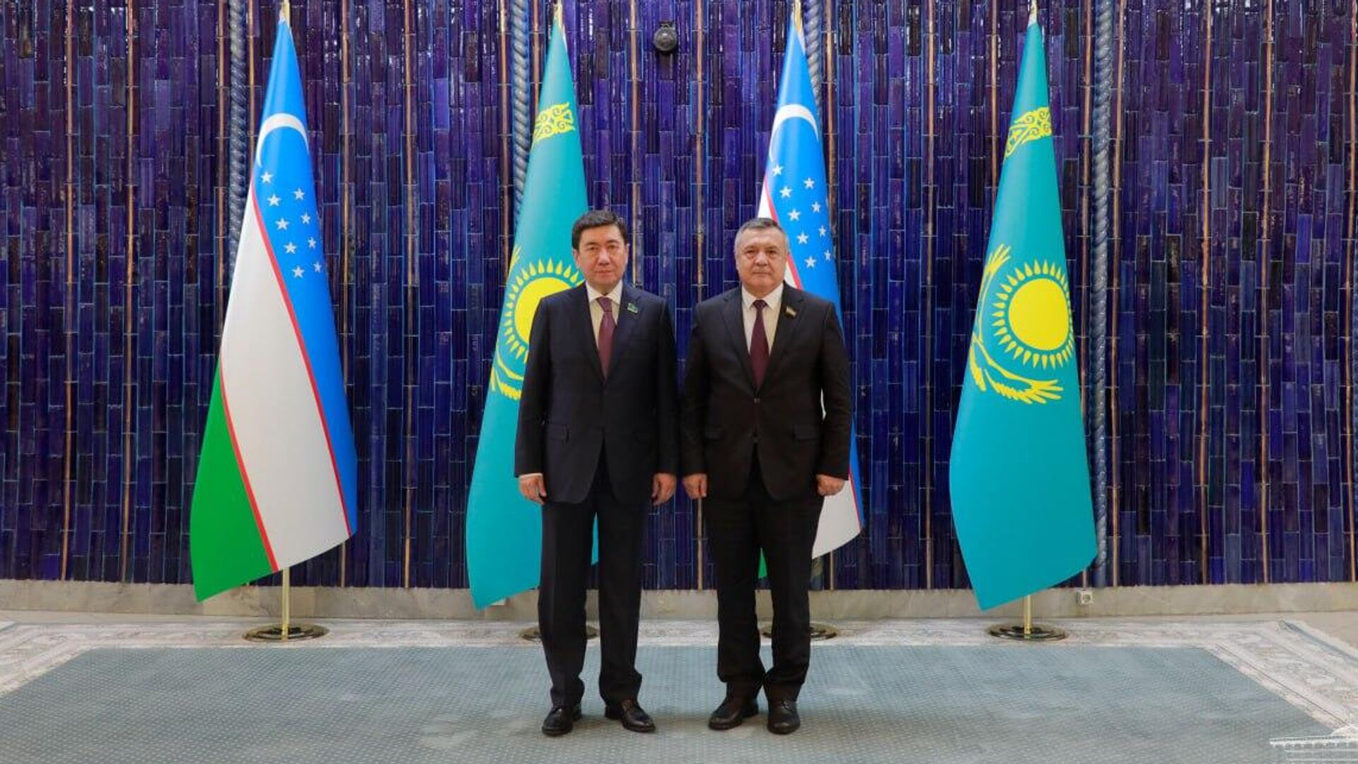 Узбекистан и Казахстан договорились укреплять межпарламентское сотрудничество. - Sputnik Узбекистан, 1920, 26.10.2023