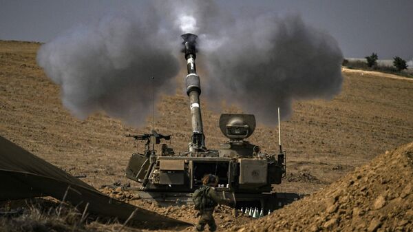 Израильские военные ведут обстрел. Архивное фото - Sputnik Узбекистан