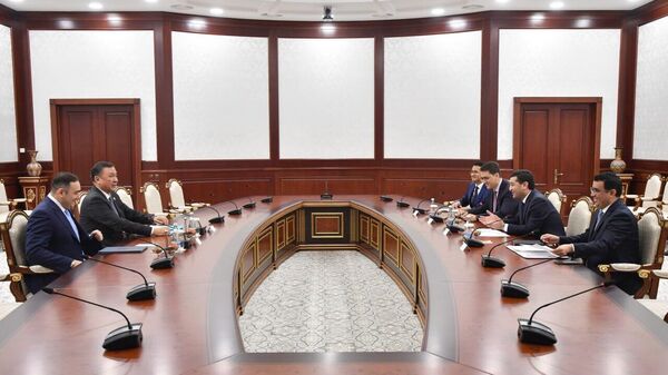 Министр иностранных дел Узбекистана Бахтиёр Саидов встретился с генеральным секретарем Организации тюркских государств Кубанычбеком Омуралиевым - Sputnik Узбекистан