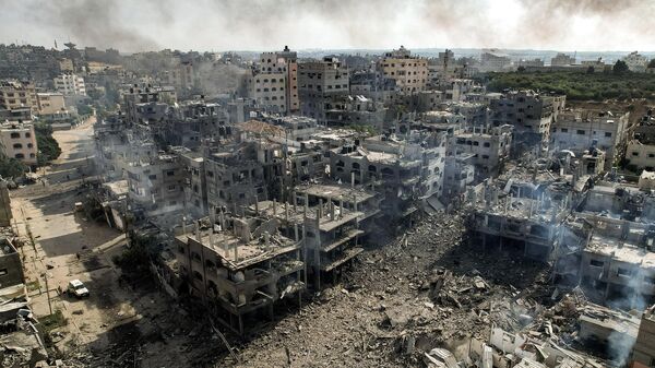 Разрушенные в результате авиаударов Израиля здания в Джебалии. - Sputnik Узбекистан