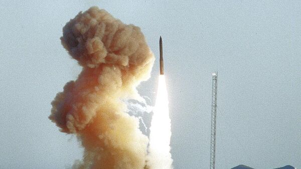 Запуск американской баллистической межконтинентальной ракеты Minuteman III. Архивное фото - Sputnik Узбекистан