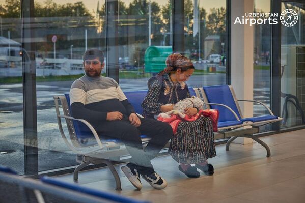 V aeroportu Tashkent otkrilas zona dlya vstrechayushix  - Sputnik O‘zbekiston