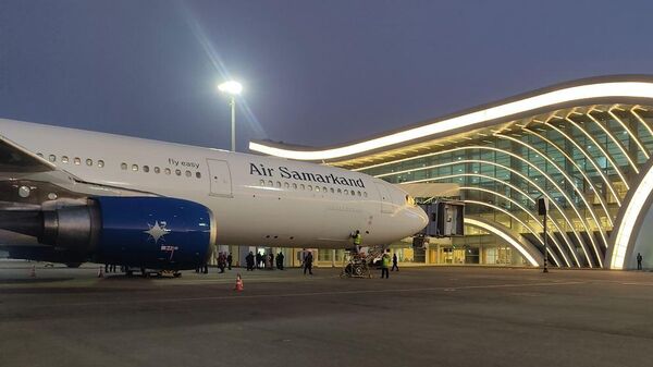 Самарқанд аэропортида “Air Samarkand” авиакомпаниясининг илк самолёти кутиб олинди - Sputnik Ўзбекистон