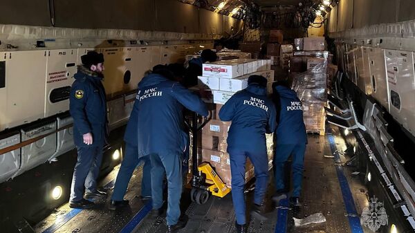 Dva spesborta MChS Rossii dostavat 60 tonn gumanitarnogo gruza dlya naseleniya sektora Gaza - Sputnik O‘zbekiston