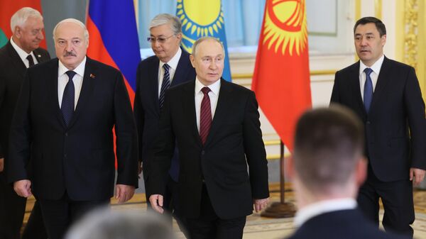 Президент РФ Владимир Путин и лидеры стран-участниц ЕАЭС - Sputnik Узбекистан
