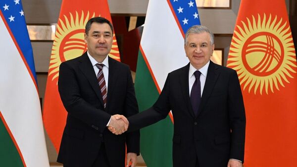 Shavkat Mirziyoyev provel vstrechu s Prezidentom Kirgizskoy Respubliki Sadirom Japarovim. - Sputnik O‘zbekiston