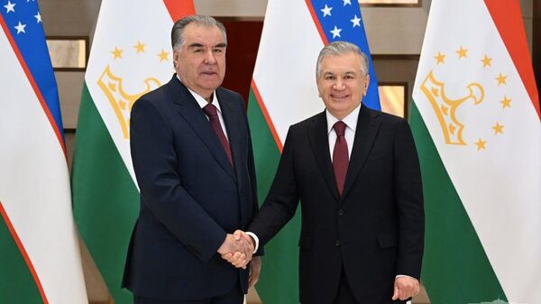 Шавкат Мирзиёев провёл переговоры с Президентом Республики Таджикистан Эмомали Рахмоном в рамках саммита ОЭС. - Sputnik Узбекистан
