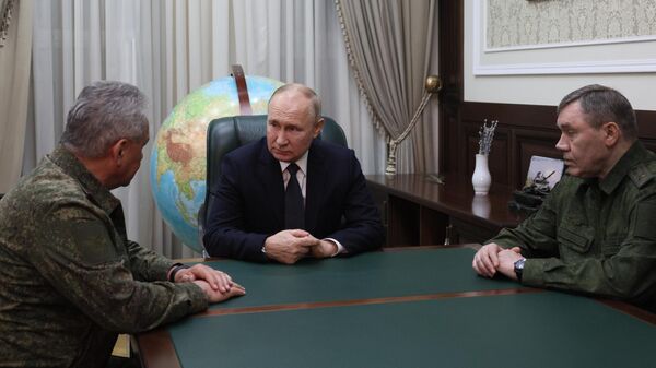 Президент РФ В. Путин посетил в Ростове-на-Дону штаб группировки войск, участвующих в спецоперации - Sputnik Узбекистан