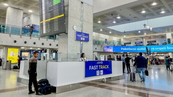 Для пассажиров, вылетающих из международного аэропорта Ташкент, доступна услуга Fast Track  - Sputnik Узбекистан