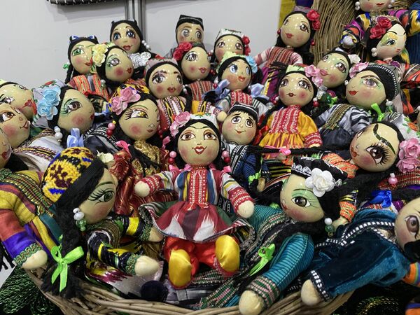 Куклы в национальных костюмах - Sputnik Узбекистан