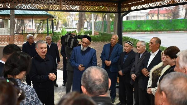 Шавкат Мирзиёев посетил махаллю Хабиба Абдуллаева в Мирзо-Улугбекском районе Ташкента. - Sputnik Узбекистан