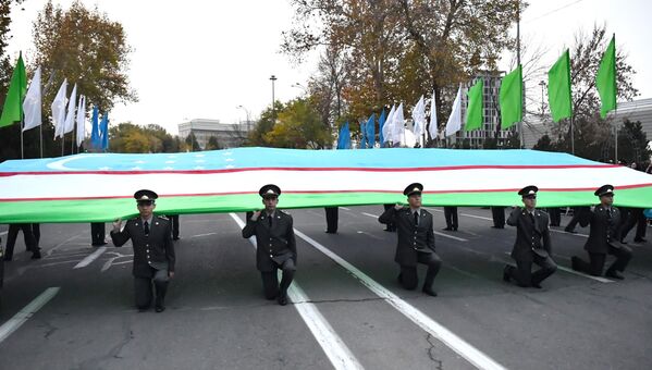 Массовый забег “Янги нафас” в Ташкенте приурочили ко Дню принятия государственного флага - Sputnik Узбекистан