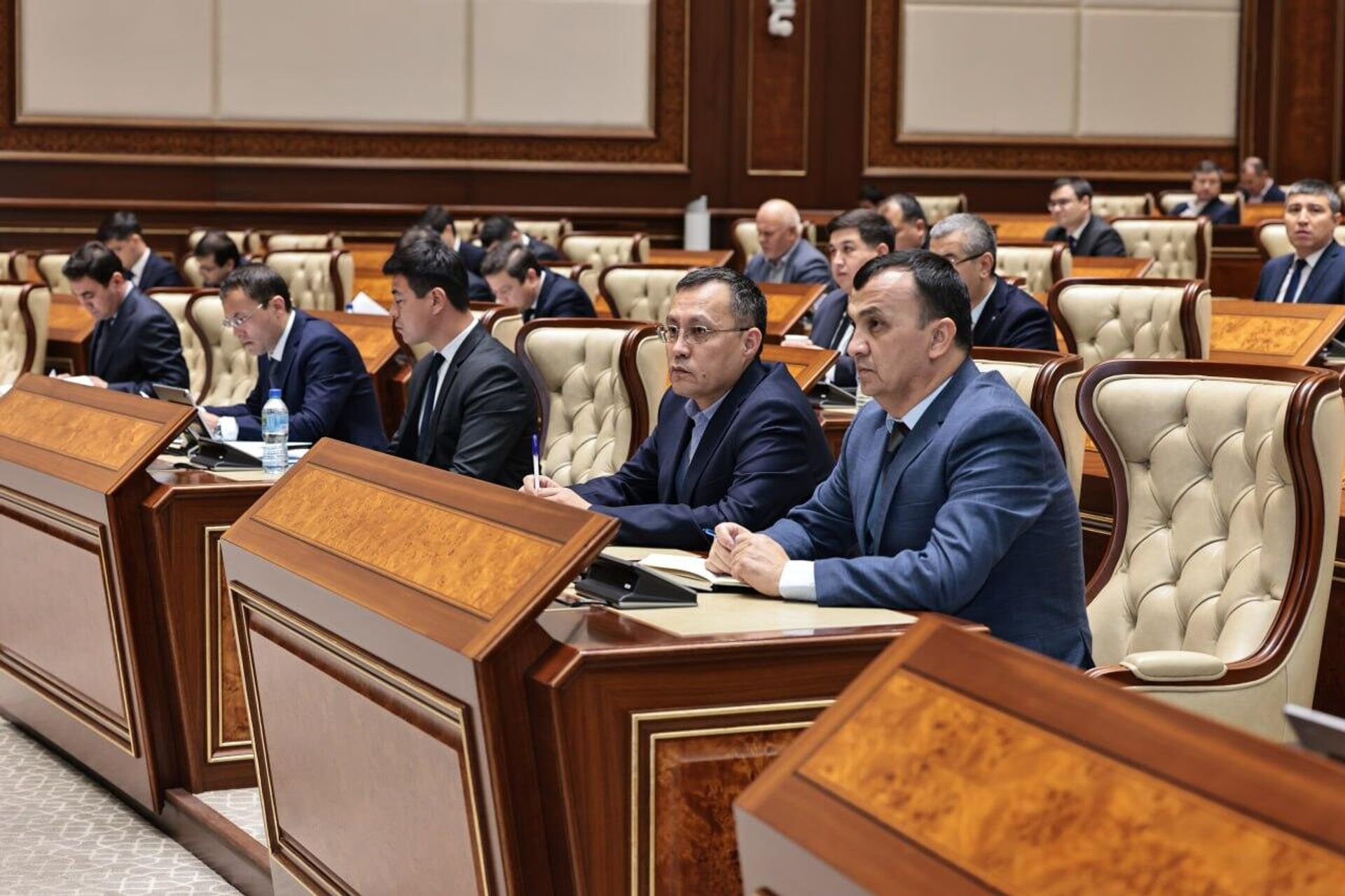 Сенат Узбекистана одобрил переход на смешанную избирательную систему. - Sputnik Узбекистан, 1920, 25.11.2023