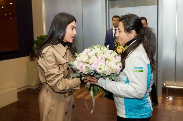 Чемпионка Афруза Хамдамова вернулась в Ташкент. - Sputnik Узбекистан