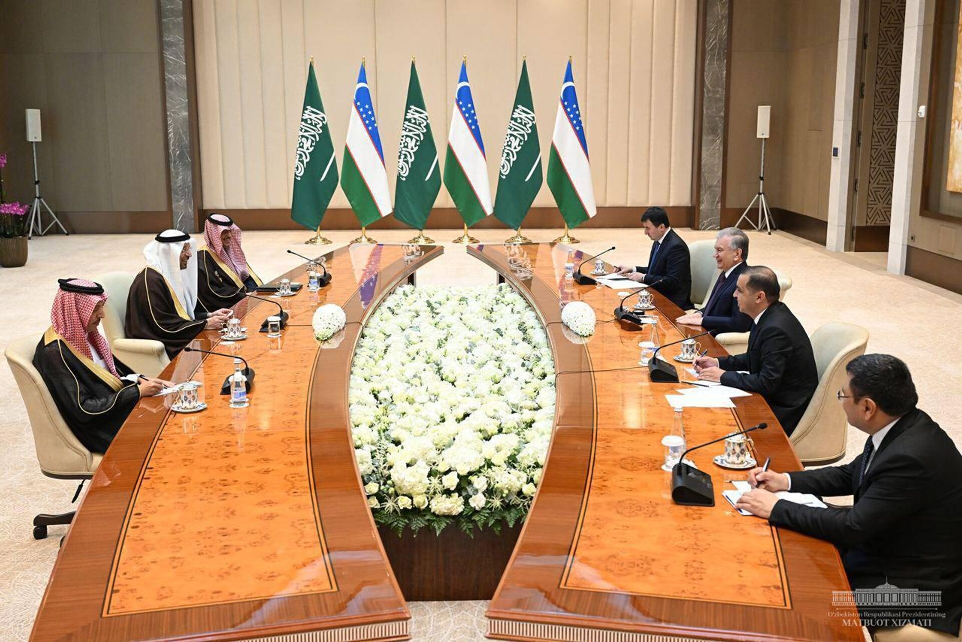 Президент Узбекистана обсудил с делегацией Саудовской Аравии проекты развития полномасштабного партнерства - Sputnik Узбекистан, 1920, 27.11.2023