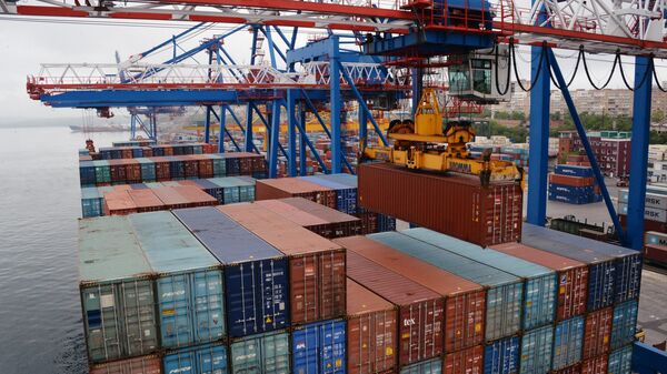 Контейнеровоз Fesco Diomid прибыл в порт Владивостока - Sputnik Ўзбекистон