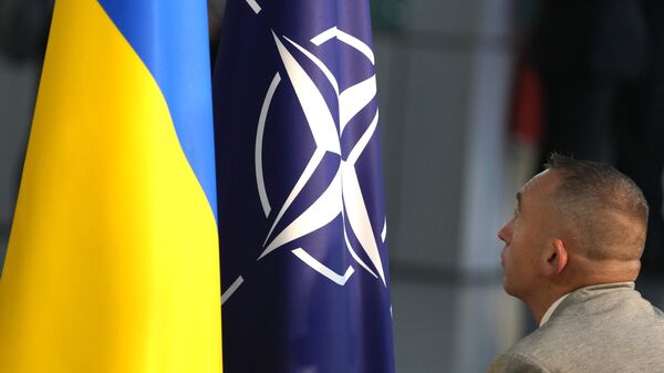 Flagi NATO i Ukraini. Arxivnoe foto - Sputnik O‘zbekiston