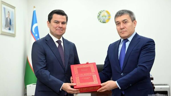 Perviy Prezident Kazaxstana prislal svoi memuari Prezidentu Uzbekistana - Sputnik O‘zbekiston