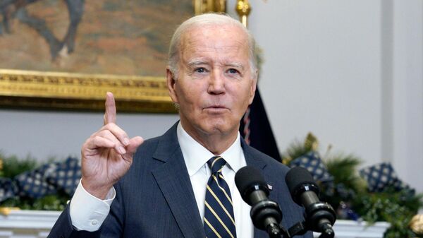 Президент США Джо Байден выступает с заявлением по Украине в Белом доме. - Sputnik Узбекистан