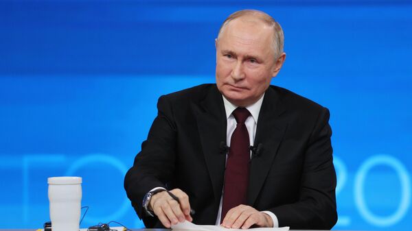 Прямая линия и большая пресс-конференция президента РФ В. Путина - Sputnik Узбекистан