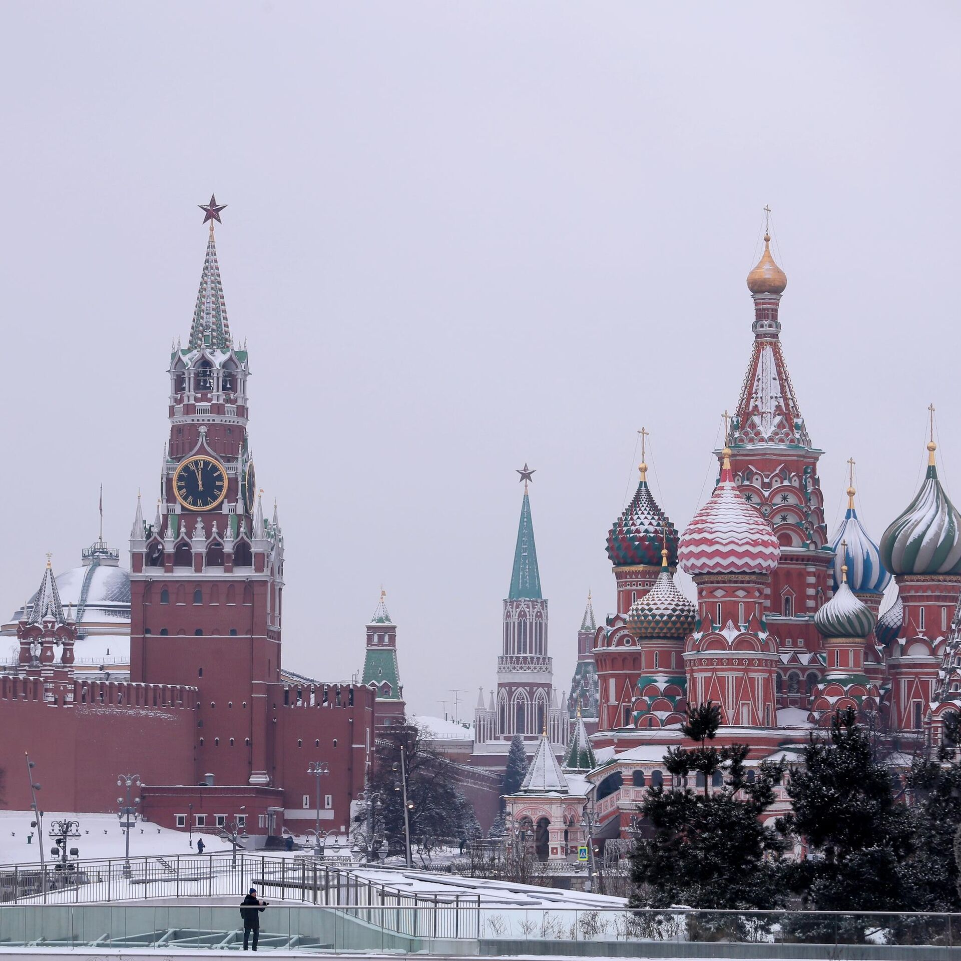 Кремль зимой. Московский Кремль. Отрисованный Кремль зимой.