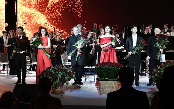 Завершение концерта Симфонического оркестра Мариинского театра под управлением Валерия Гергиева в Ташкенте.  - Sputnik Узбекистан