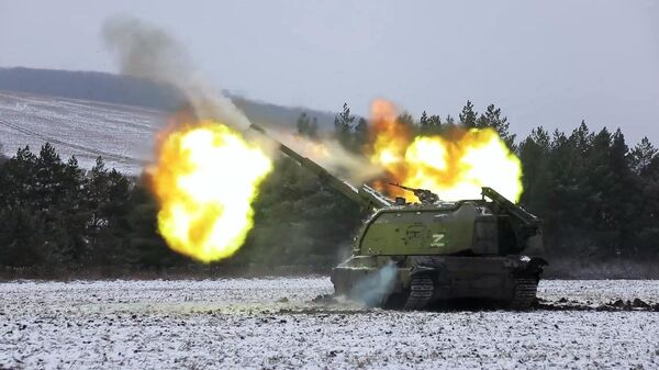 Модернизированные самоходные артиллерийские установки (САУ) Мста-СМ2 поражают замаскированные позиции и артиллерию ВСУ.  - Sputnik Узбекистан