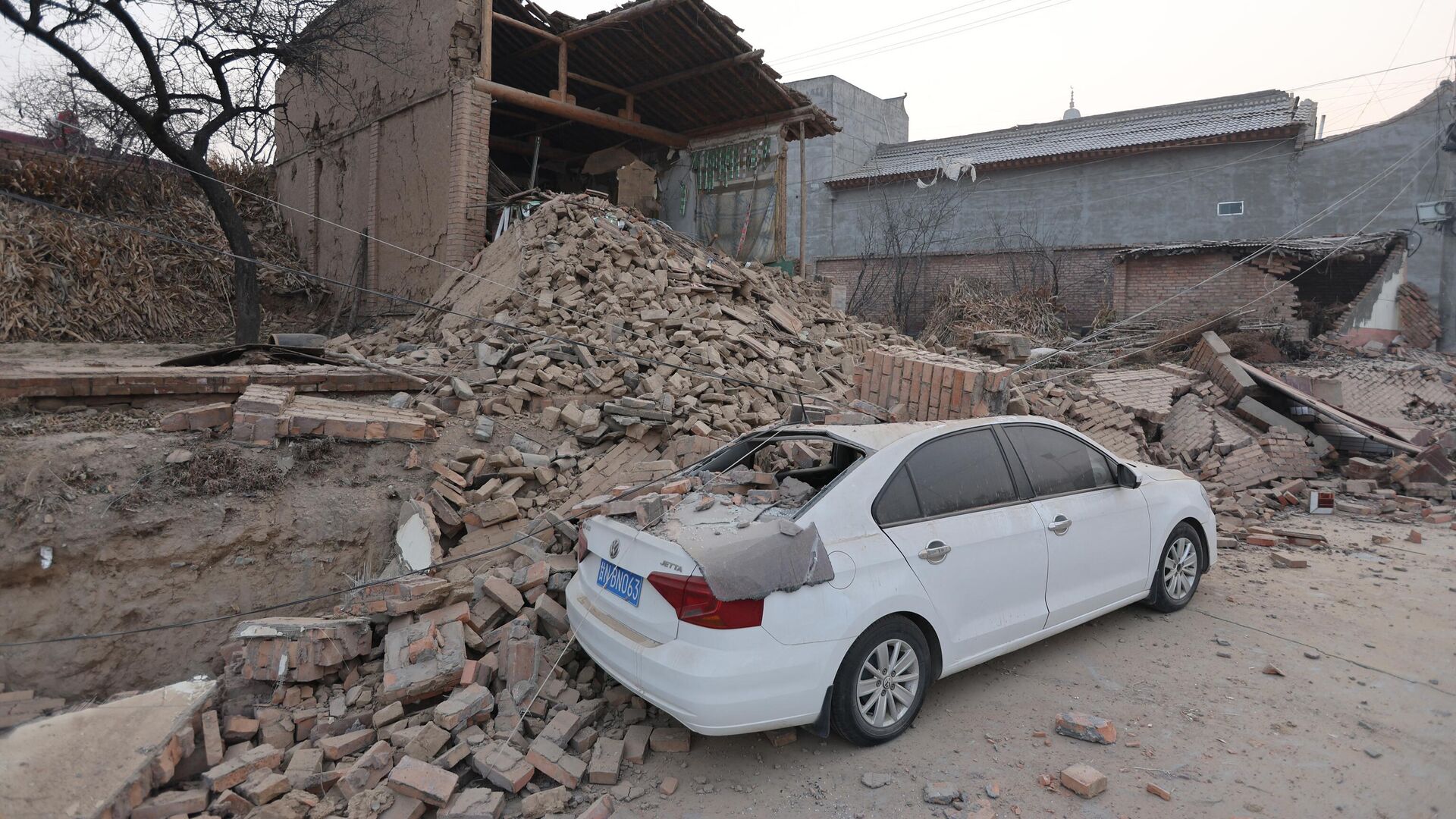 Последствия землетрясения в провинции Ганьсу на северо-западе Китая, 19 декабря 2023 года.  - Sputnik Узбекистан, 1920, 19.12.2023