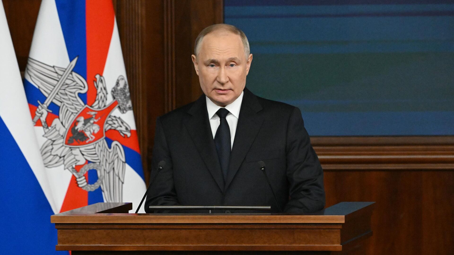 Prezident RF V. Putin prinyal uchastie v zasedanii kollegii Minoboroni RF.  - Sputnik O‘zbekiston, 1920, 19.12.2023