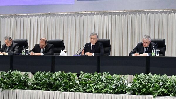 Prezident Shavkat Mirziyoyev Raqamli texnologiyalar vazirligiga tashrif buyurdi. - Sputnik O‘zbekiston