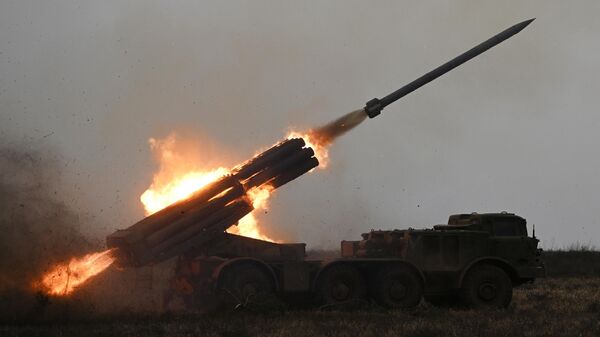 Работа артиллерийских расчетов в зоне СВО - Sputnik Узбекистан