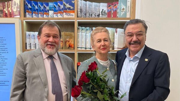 Олег Мальгинов поздравил Рустама Сагдуллаева с 60-летием творческого пути - Sputnik Узбекистан