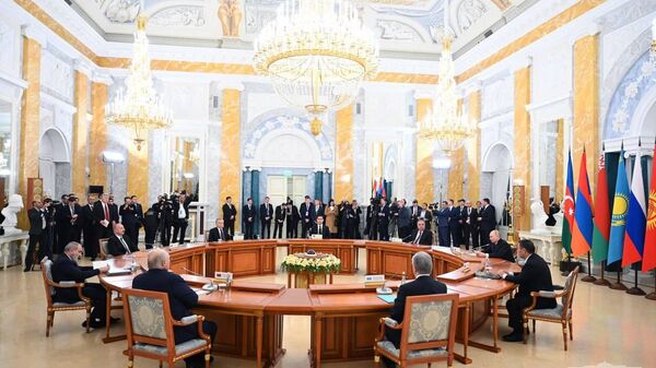 Президент Узбекистана принял участие в неформальном саммите СНГ. - Sputnik Узбекистан