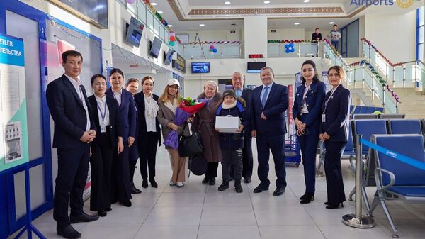 Международные аэропорты Узбекистана обслужили в 2023 году 10 млн пассажиров - Sputnik Узбекистан