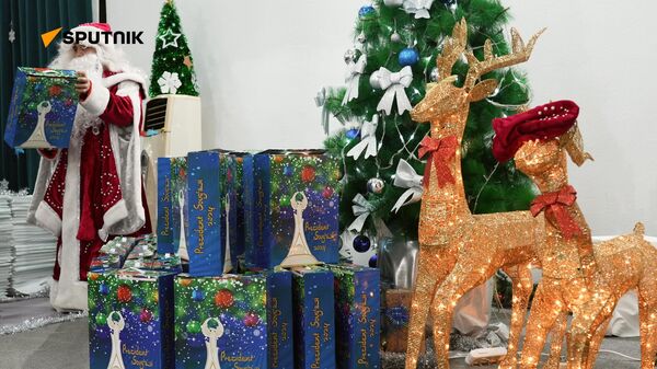 Новогодняя радость: 11 тысяч детей получили подарки президента - Sputnik Узбекистан
