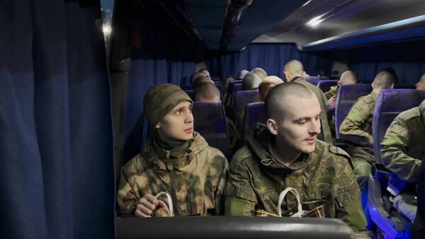 Из украинского плена вернули 248 российских военных - Sputnik Узбекистан