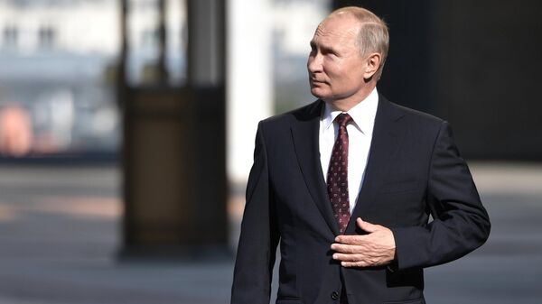Prezident RF Vladimir Putin pered golosovaniyem na viborax deputatov v Moskovskuyu gorodskuyu Dumu - Sputnik O‘zbekiston
