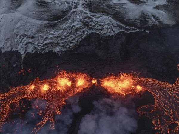 Извержение вулкана в Исландии - Sputnik Узбекистан