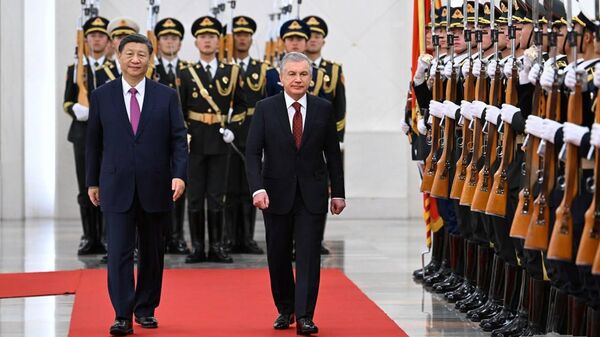  Официальная церемония встречи Президента Республики Узбекистан Шавката Мирзиёева, пребывающего с государственным визитом в Китае. - Sputnik Узбекистан