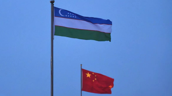 Президент Республики Узбекистан Шавкат Мирзиёев прибыл с рабочим визитом в Пекин. - Sputnik Узбекистан