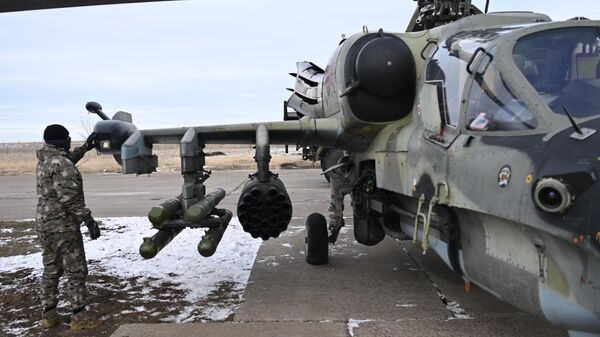 Работа разведывательно-ударных вертолетов Ка-52 в зоне СВО.  - Sputnik Узбекистан
