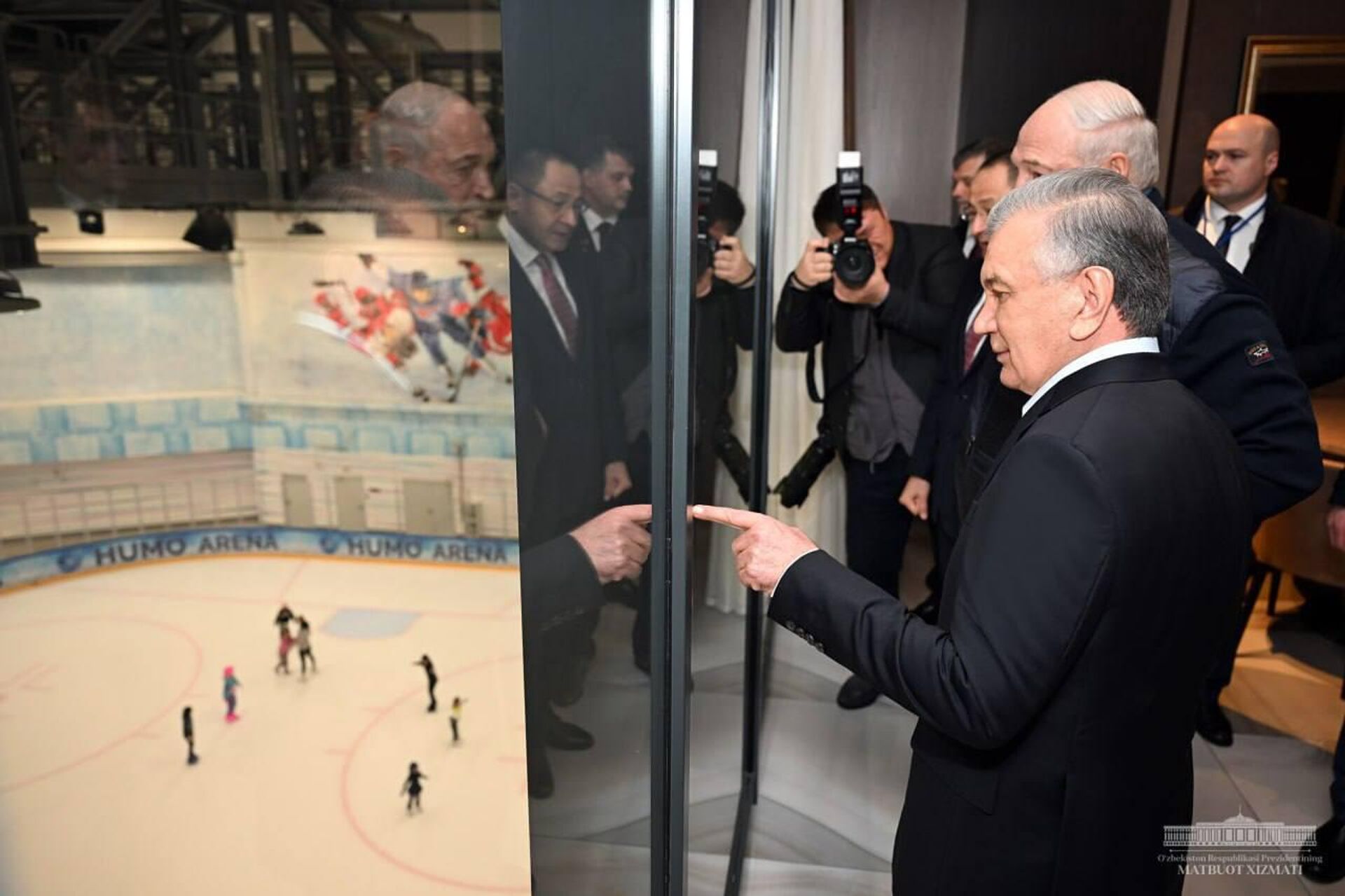 Президент Республики Беларусь Александр Лукашенко посетил ледовый дворец Хумо Арена в городе Ташкенте. - Sputnik Узбекистан, 1920, 08.02.2024