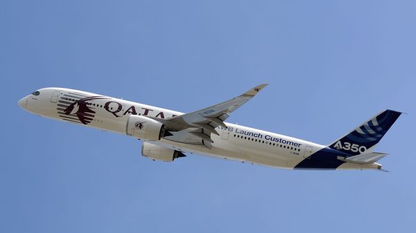 Пассажирский самолет Qatar Airways. - Sputnik Ўзбекистон