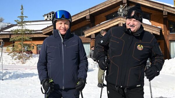 Шавкат Мирзиёев и Александр Лукашенко посетили горный курорт Амирсой - Sputnik Ўзбекистон