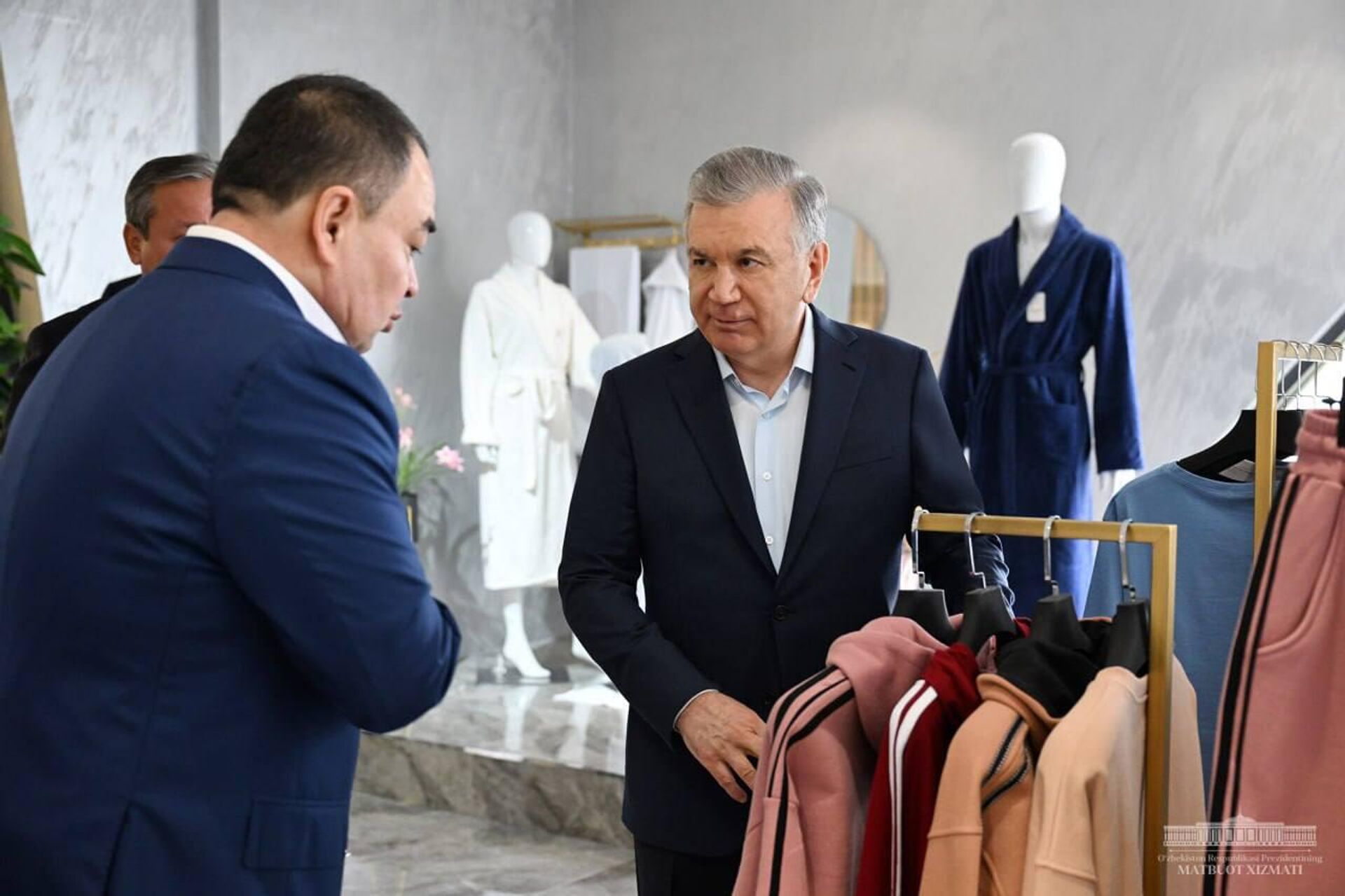 Shavkat Mirziyoyev posetil predpriyatie tekstilnogo klastera Asaka tekstil v Andijanskoy oblasti. - Sputnik O‘zbekiston, 1920, 15.02.2024