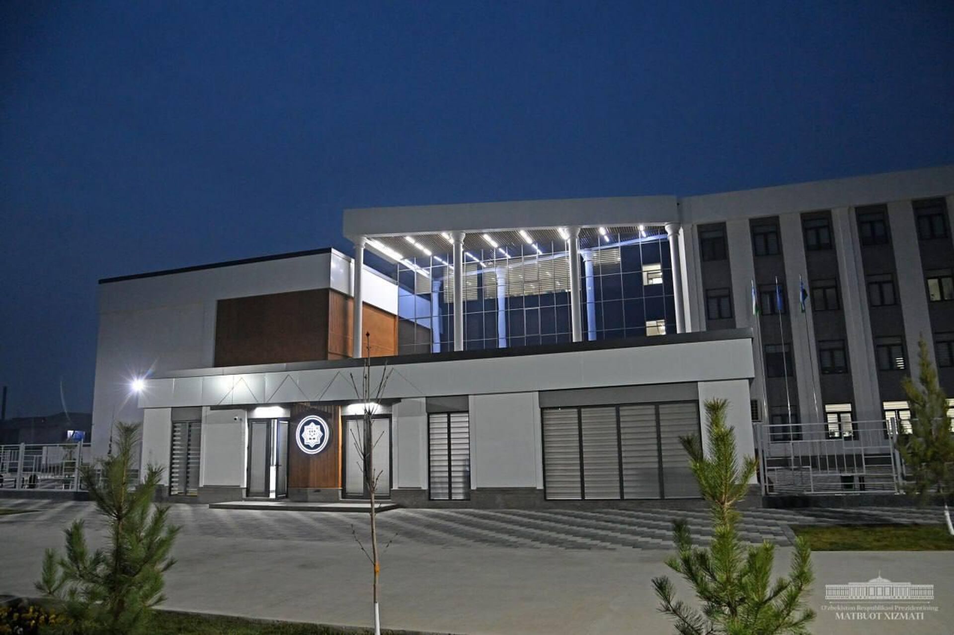Глава государства посетил специализированную школу-интернат №2 и строящийся Универсальный спортивный комплекс в городе Андижане - Sputnik Ўзбекистон, 1920, 16.02.2024