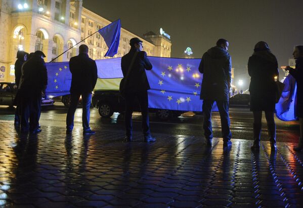 Представители оппозиции на митинге за вступление Украины в Евросоюз на площади Независимости в Киеве. 21.11.2013 - Sputnik Узбекистан