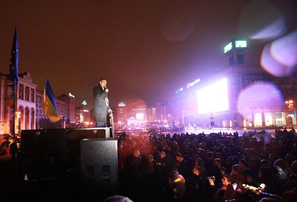 Лидер партии &quot;Удар&quot; Виталий Кличко на митинге за вступление Украины в Евросоюз на площади Независимости в Киеве.  22.11.2013 - Sputnik Узбекистан