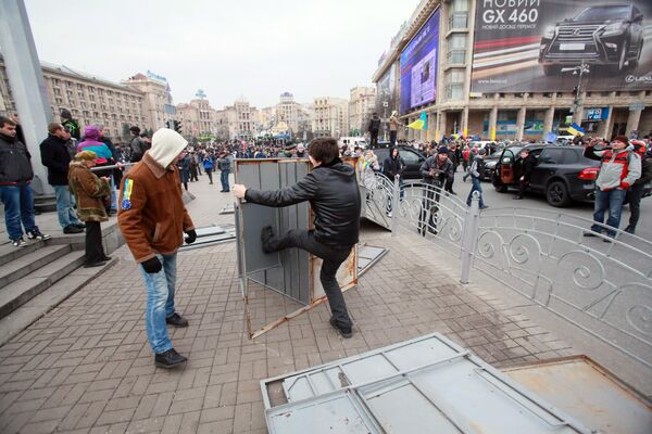 Акция сторонников евроинтеграции Украины на площади Независимости в Киеве. 01.12.2013 - Sputnik Узбекистан